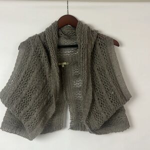 Relais Knitwear Shrug Soft Grey knitted silver accent